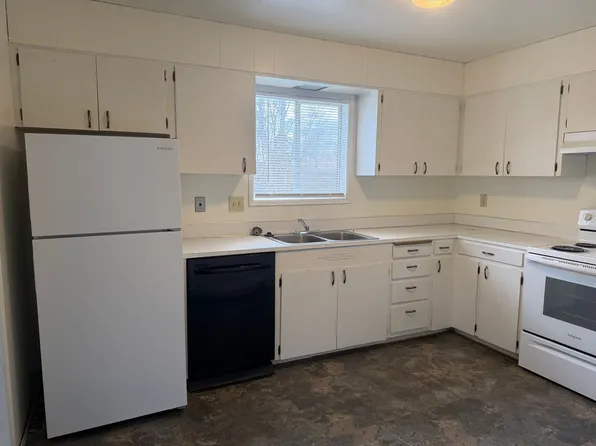 NW 4th tri-plex, 325 NW 4th St, Pendleton, OR 97801