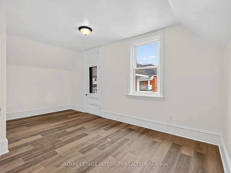 56 Grosvenor Ave — Photo 28