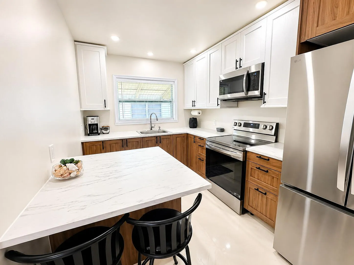2 bed, 1.0 bath, 900 sqft, $2,495 — Photo 2