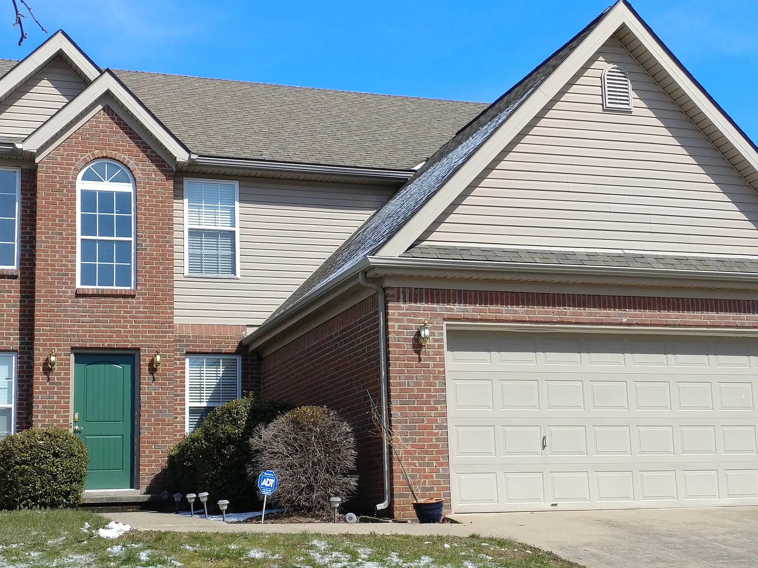 3 bed, 2.5 bath, 1947 sqft, $2,500 — Photo 1