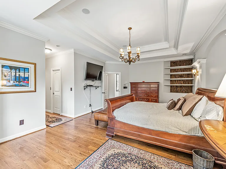 405 Pondview Ct — Photo 17