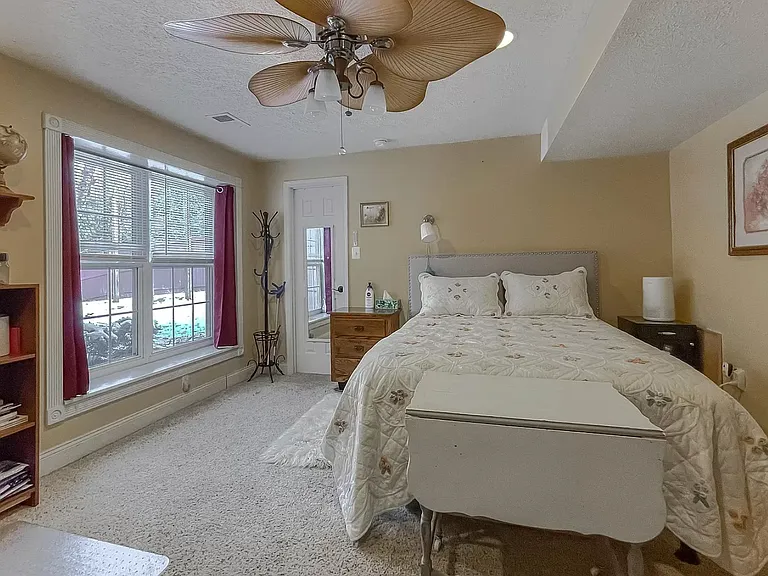 109 Discovery Ct — Photo 2