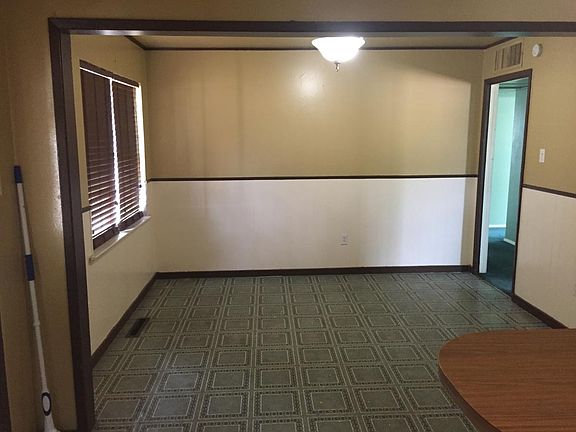 3rd image of 4212 Delwood Ave