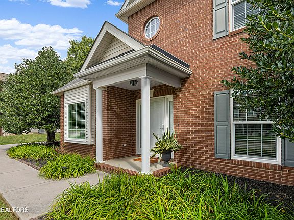 2nd image of 966 Baylor Cir