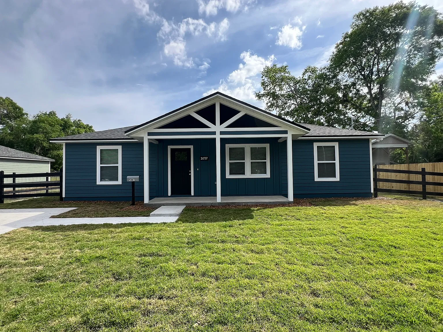 3 bed, 1100 sqft, $1,900 — Photo 1