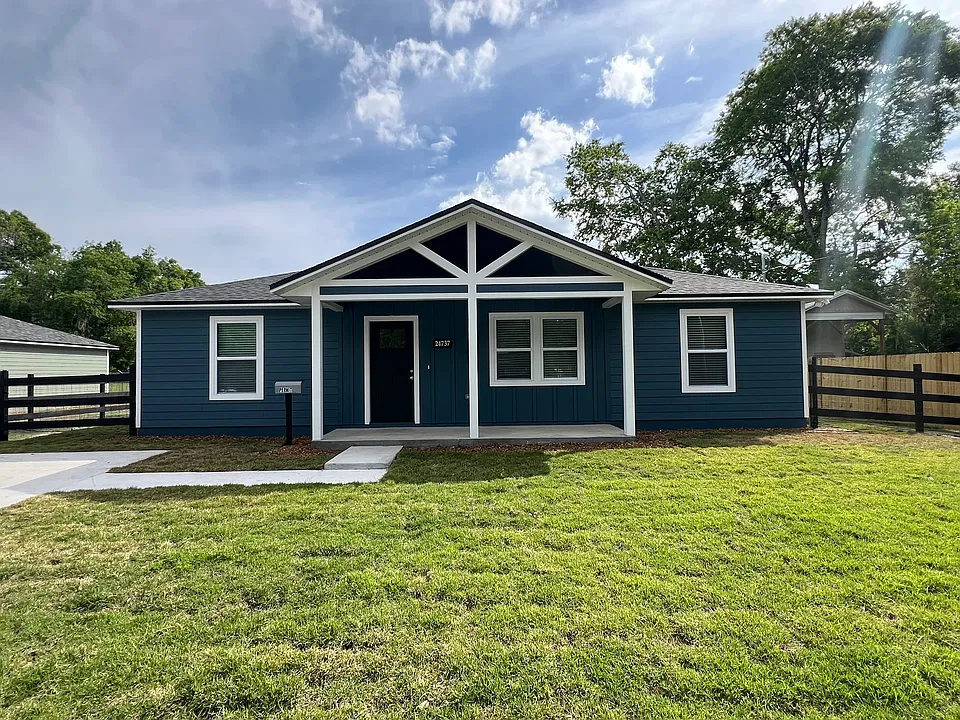 24737 W US Highway 27