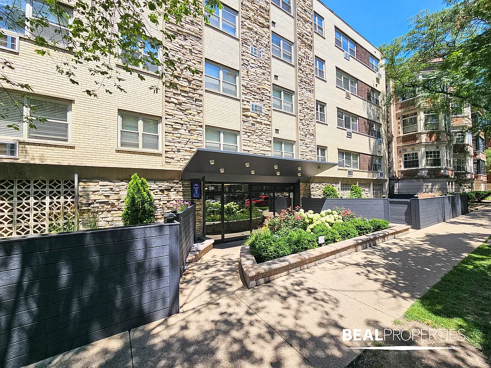 452 W Oakdale
