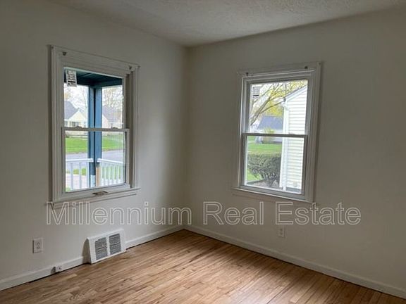 4th image of 228 Earlmoor Blvd