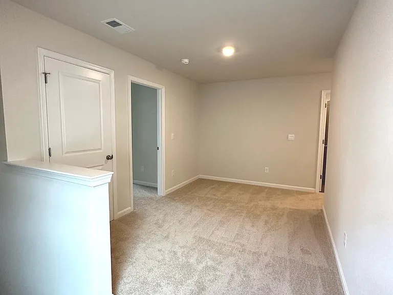 124 Charing Cross Dr — Photo 11