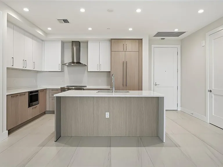 275 1st Ave S #1008 — Photo 12