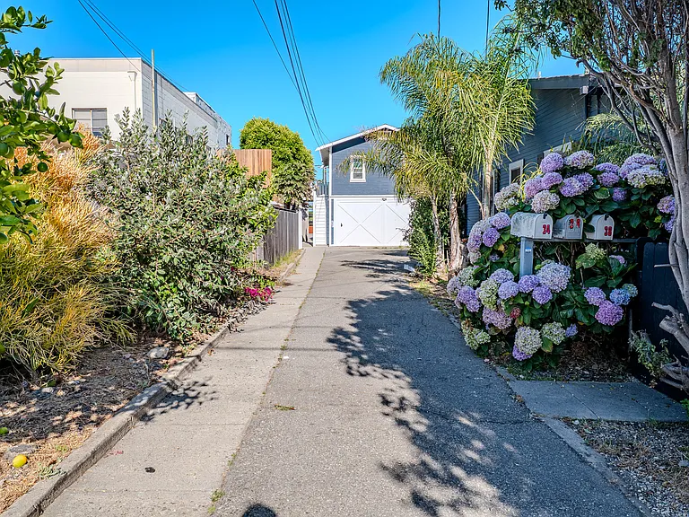 34 S Santa Rosa St #B — Photo 15