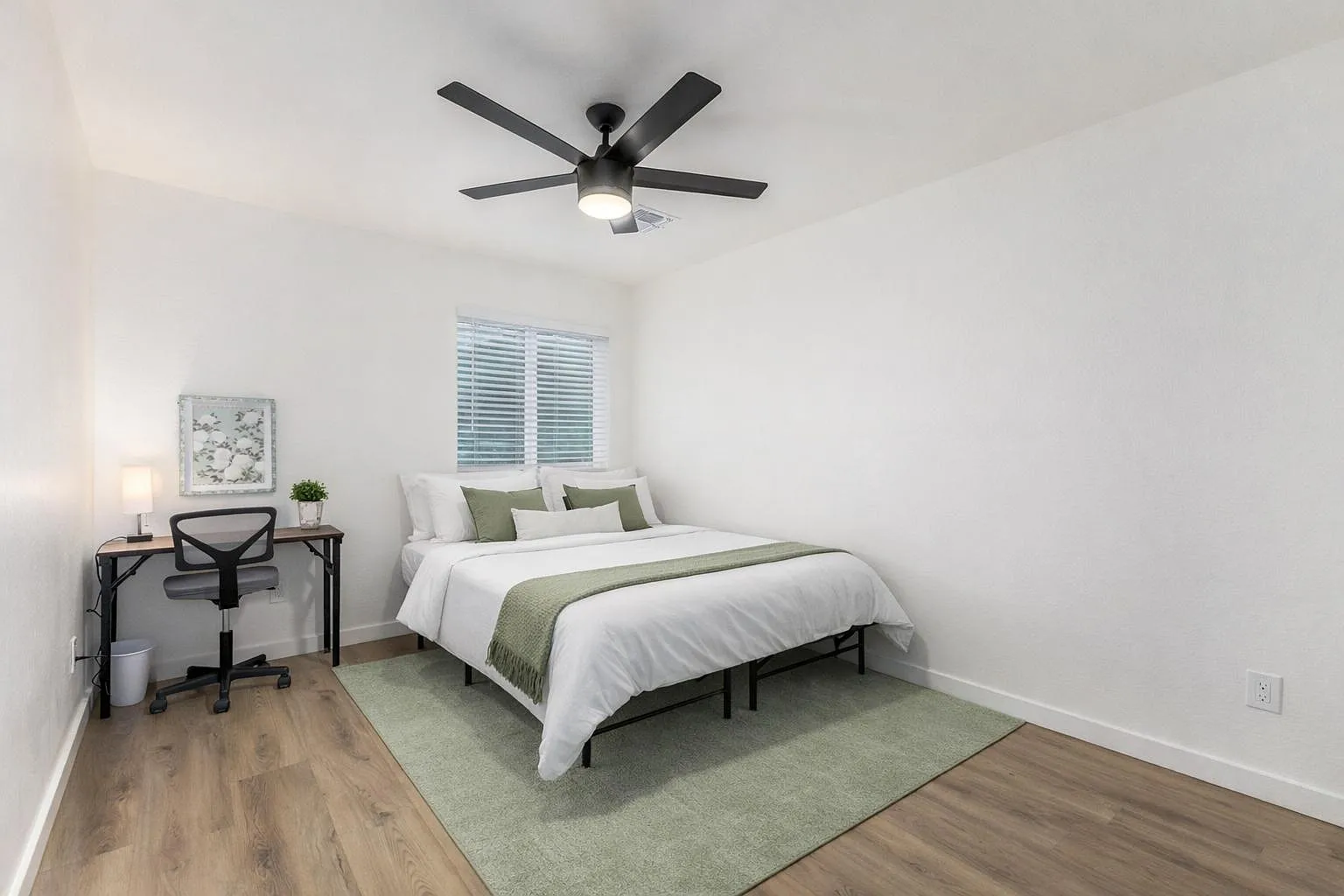 4 bed, 3.5 bath, 2247 sqft, $1,070 — Photo 1
