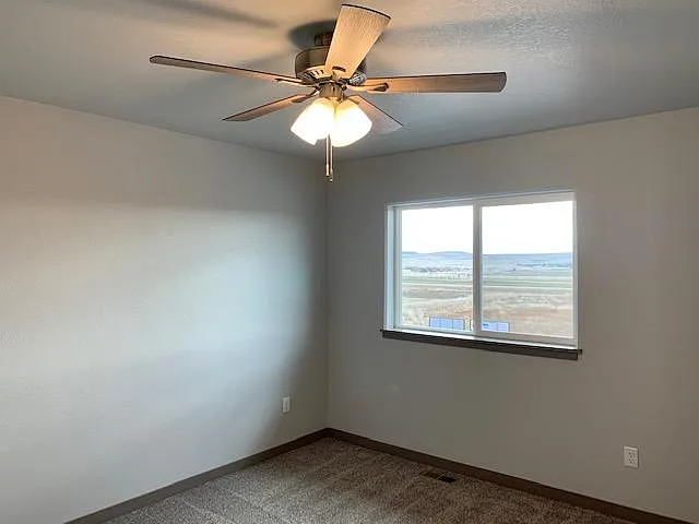 452 Constitution Blvd — Photo 13