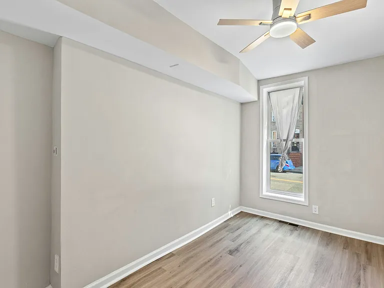 1118 W Hamburg St #MAIN — Photo 11