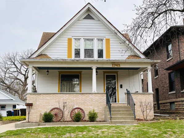 1742 Oxford St, Rockford, IL 61103