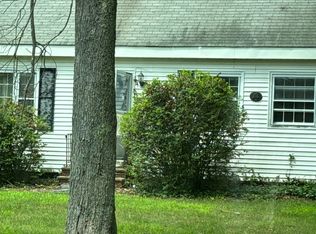 30 Mallett Dr, Topsham, ME 04086