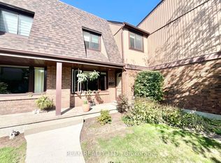 279 Sandowne Dr #8, Waterloo, ON N2K 2C1