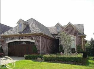 5656 Pembrooke Xing, West Bloomfield, MI
