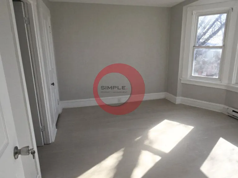 303 S 6th St #3 — Photo 2