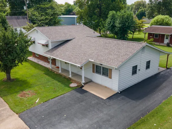 701 N 29th St, Herrin, IL 62948