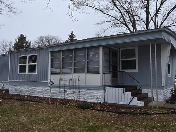 5635 N Seagull Dr NE, Belmont, MI 49306