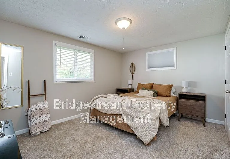 655 Eavey St — Photo 13