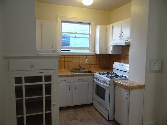 3rd image of 3727 Fillmore St APT 203