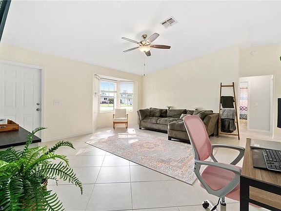 4th image of 935 Summerfield DR