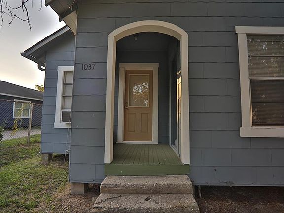 4th image of 1037 E Crosstimbers St