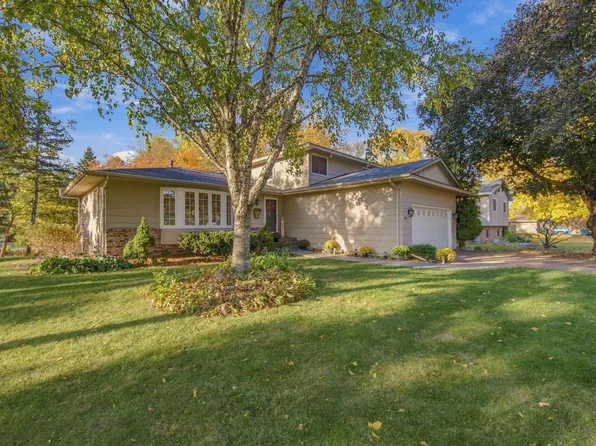 11115 Lanewood Cir, Eden Prairie, MN 55344