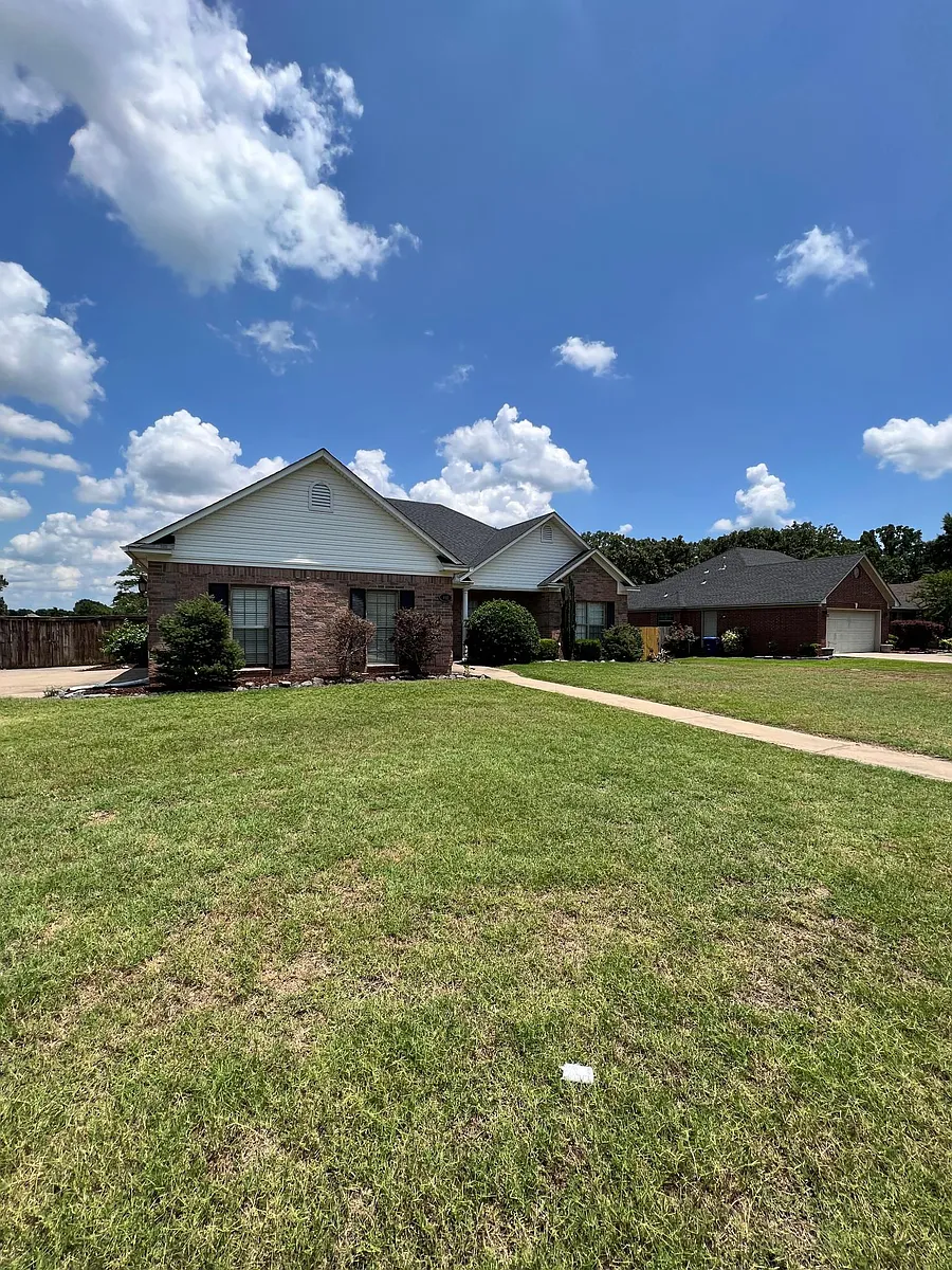 Building Photo - 440 Wedgewood Point