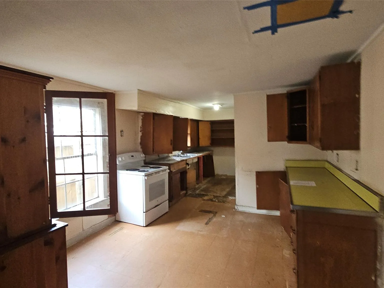 6 bed, 5.0 bath, 2403 sqft, $1,699 — Photo 4