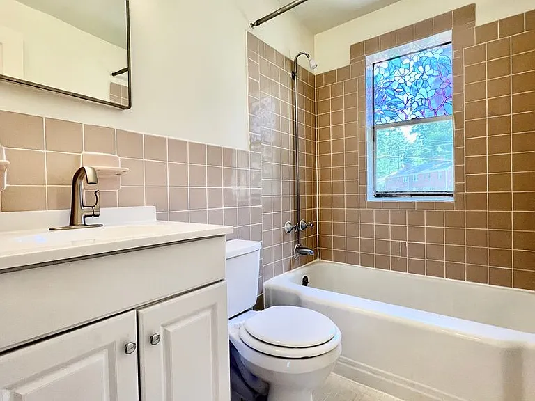 Latham Park Manor — Photo 16
