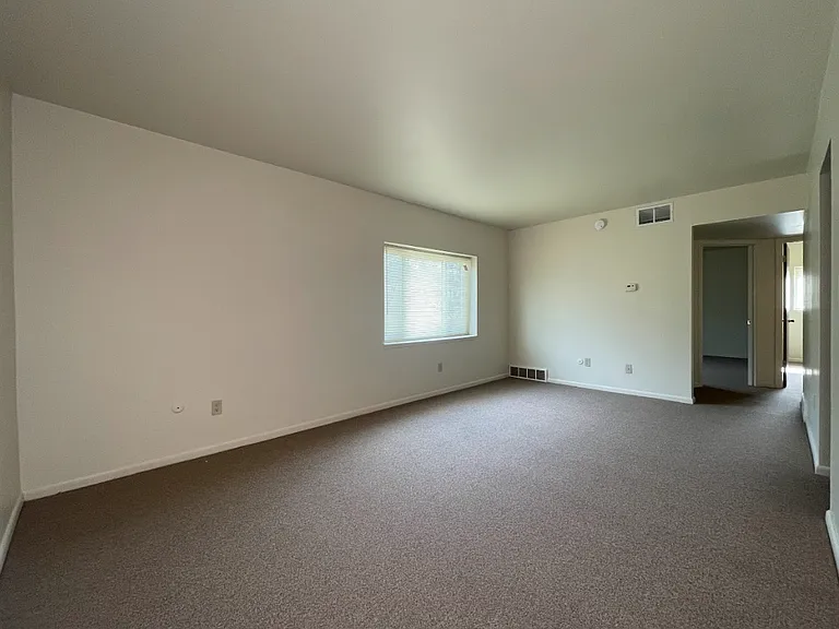 Oak Creek Apartments — Photo 33