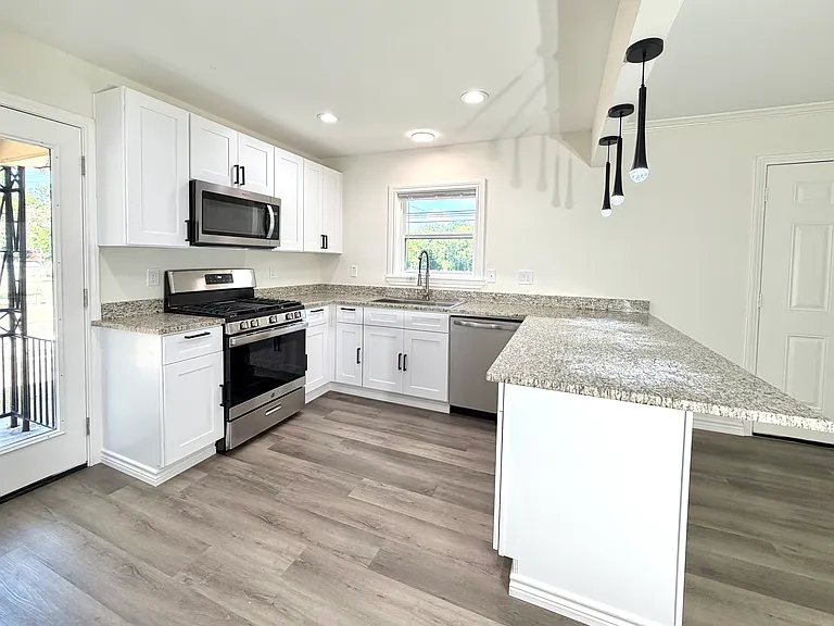 2913 W 4th Ave — Photo 5