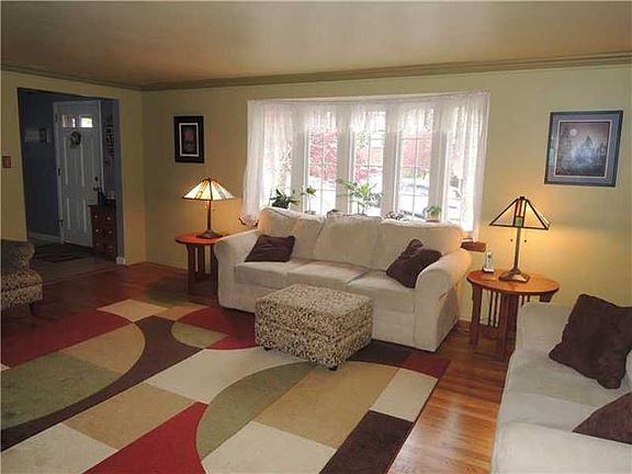 3rd image of 593 Briarwood Ave