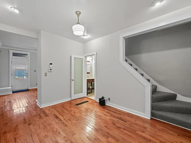 696 S 9th St — Photo 13