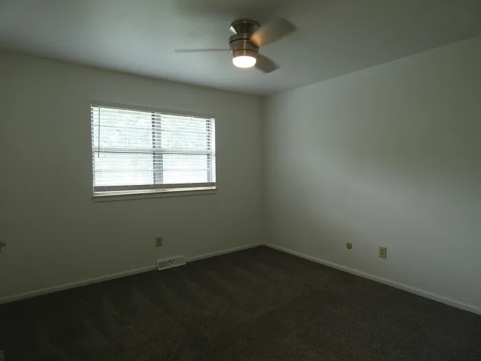 5901 Creek View Dr — Photo 12