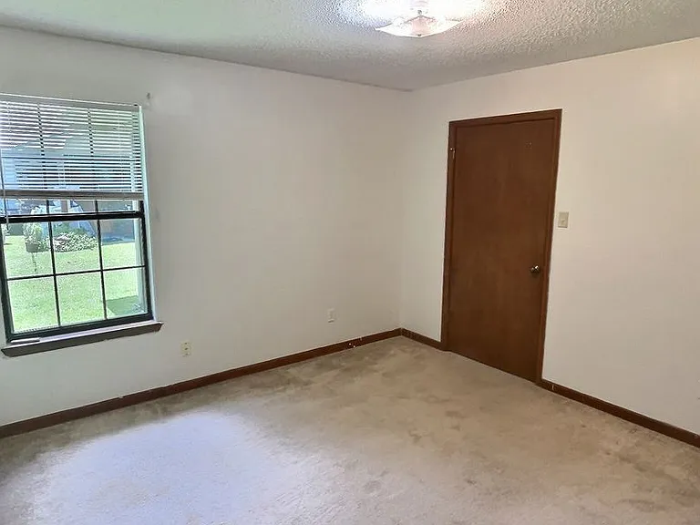 1109 Hickory Dr — Photo 11