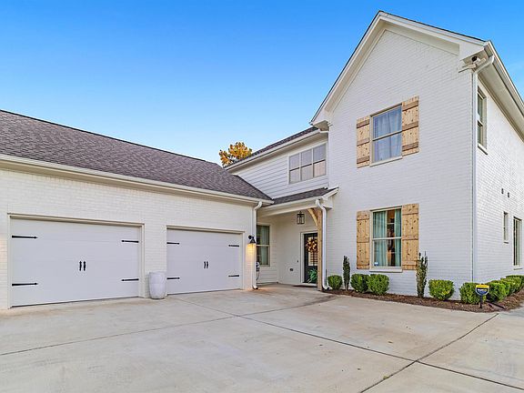 2nd image of 400 Lime Creek Bnd