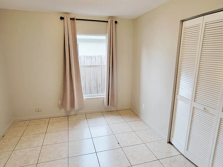 8411 N Greenwood Ave — Photo 12
