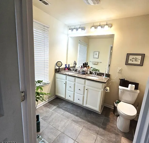 76 Albert Ct — Photo 13