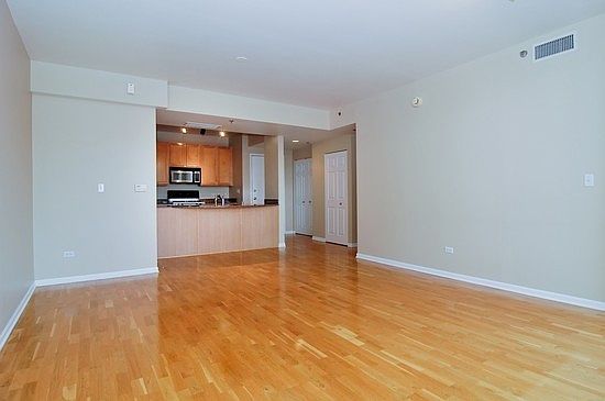 4th image of 400 W Ontario St #P436