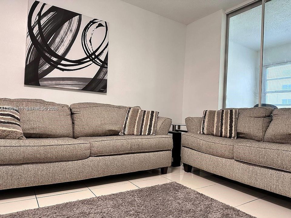 1st image of 319 NE 14th Ave APT 106