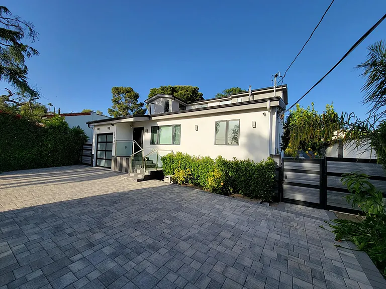 10730 Helendale Ave — Photo 63