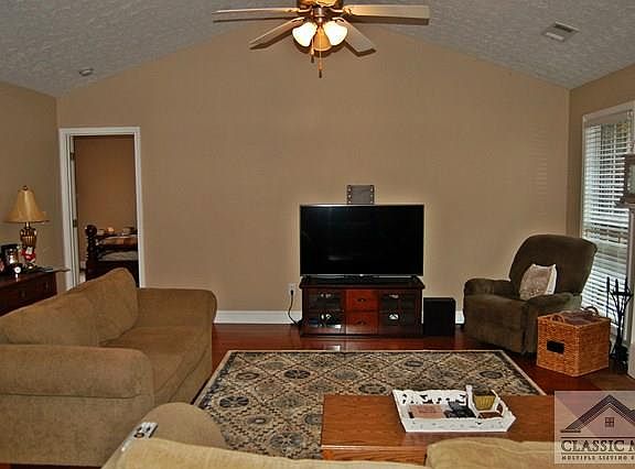 3rd image of 318 Briarwood Trl