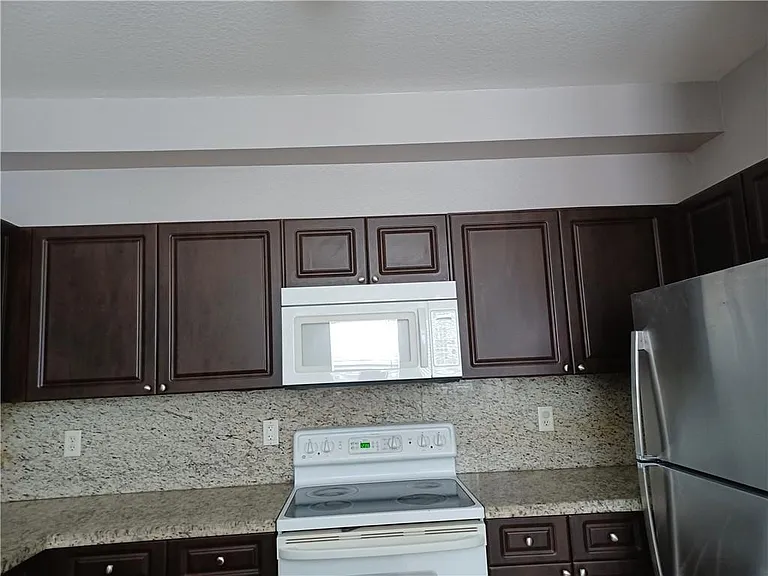 4321 SW 160th Ave #203 — Photo 4