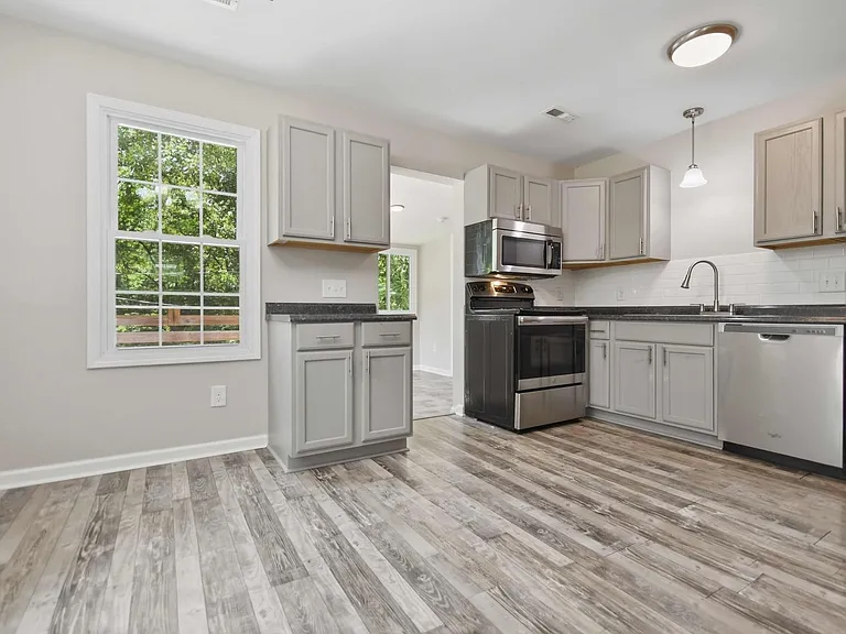 970 Swift Dr — Photo 5