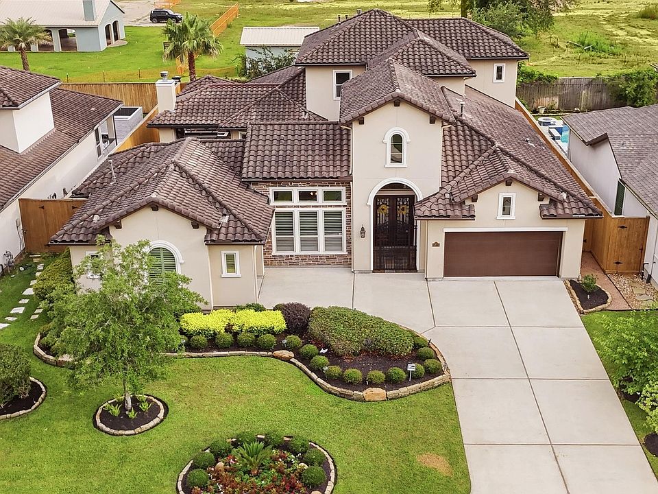 1st image of 5815 Stratton Woods Dr