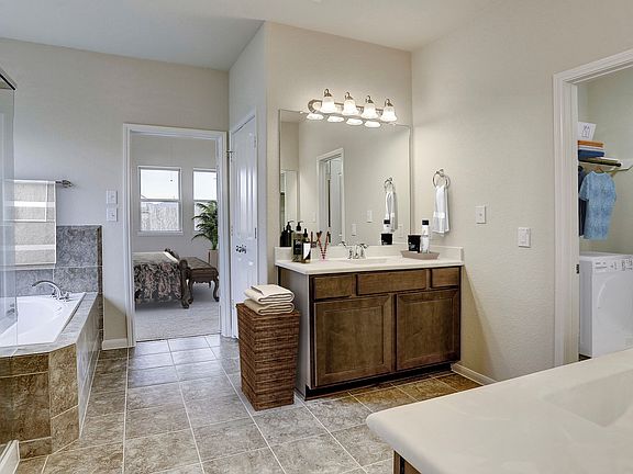 Palatial owner s bath